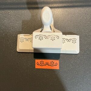 EK Success Martha Stewart Crafts Daisy Paper Punch Edge